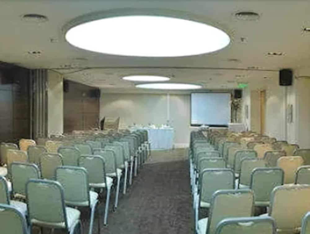 Howard Johnson La Canada Hotel & Suites Córdoba Kinh doanh bức ảnh